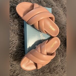 Seychelles Slides in Blush leather
